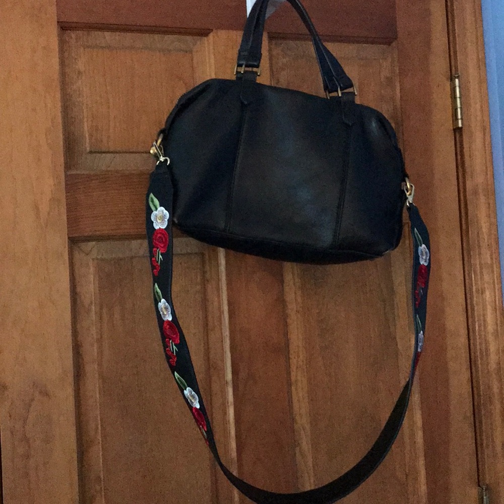 Madewell Glasgow black leather bag w flower strap